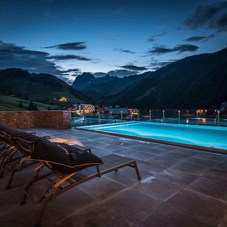 Alpenparks Hotel & Apartment Arlberg Warth Mit Pool Exterior foto