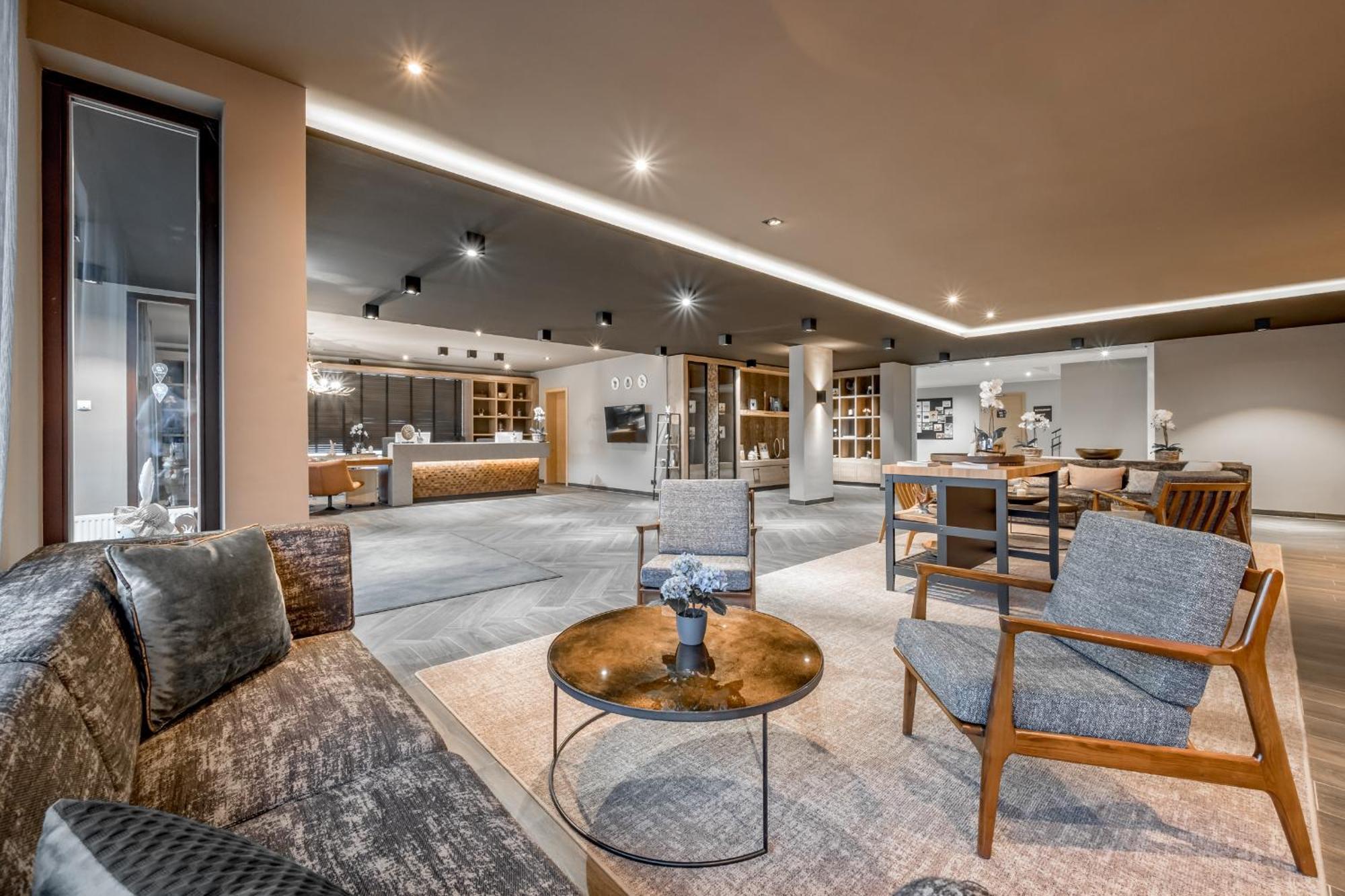 Alpenparks Hotel & Apartment Arlberg Warth Mit Pool Exterior foto